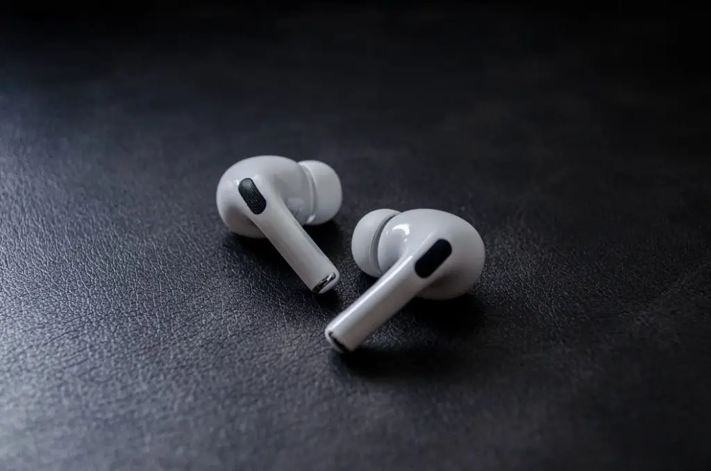 Apple AirPods Pro for Gym: Are They The Best Wireless Earbuds for ...