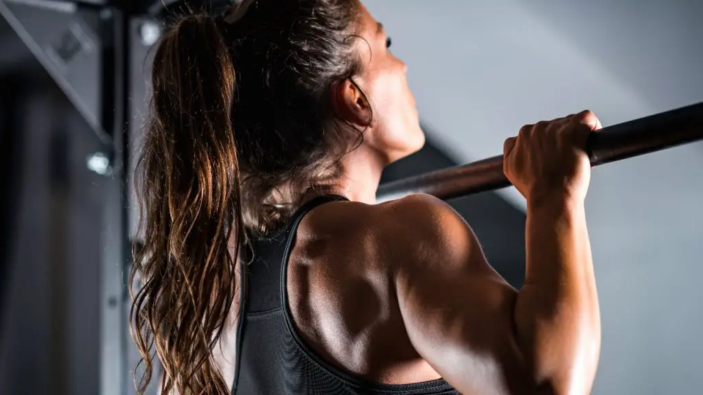 How Many Pull Ups is Good? A Clear Guide for Fitness Enthusiasts 7 pull up woman