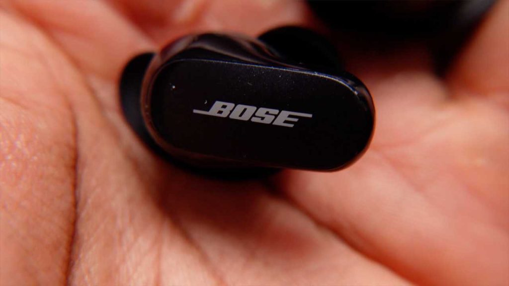bose quietcomfort 2 review hand